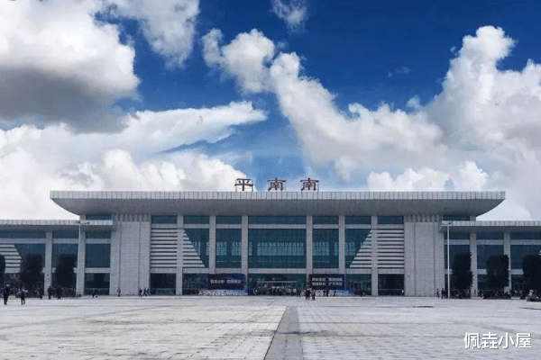 孟哥来了 广西一县让人嫉妒，继新建高铁站后，又大兴土木建50.95亩的客运枢纽