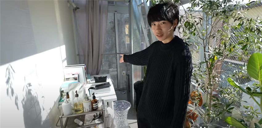 日本小哥蜗居7㎡公寓，吃住全在浴缸里？网友：这还没我家阳台大