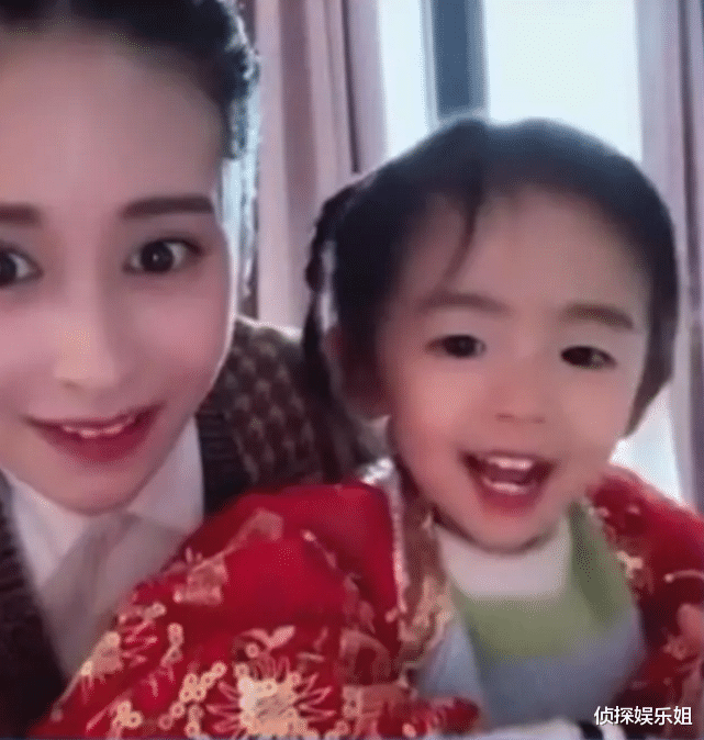 颖儿|颖儿晒一家三口合照庆33岁生日，付辛博当女儿面亲吻老婆超甜蜜