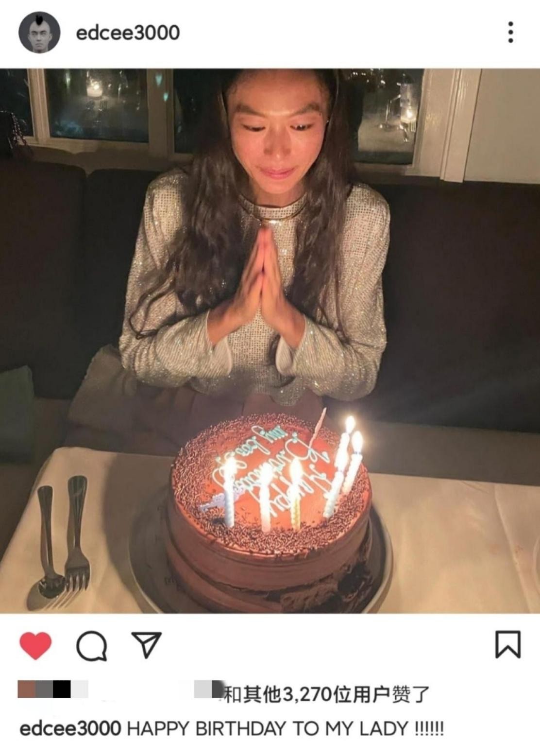 万茜|陈冠希又晒娃，4岁女儿穿超大厨师服显萌态，皮肤黝黑五官仍精致