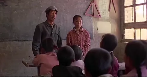 魏敏芝|13岁喂猪，一夜爆红后被张艺谋劝退的“最丑谋女郎”魏敏芝，如今变成了这样