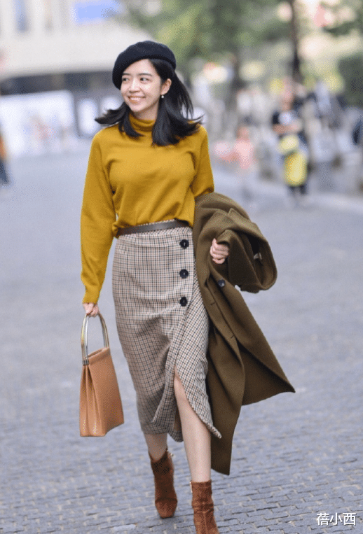 蓓小西 秋冬怎样穿才优雅？搭配公式“毛衣+迷笛裙”，高级感扑面而来