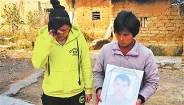 男子好心扶起摔倒老人,反遭老人索赔20万,为证清白无奈跳河自尽