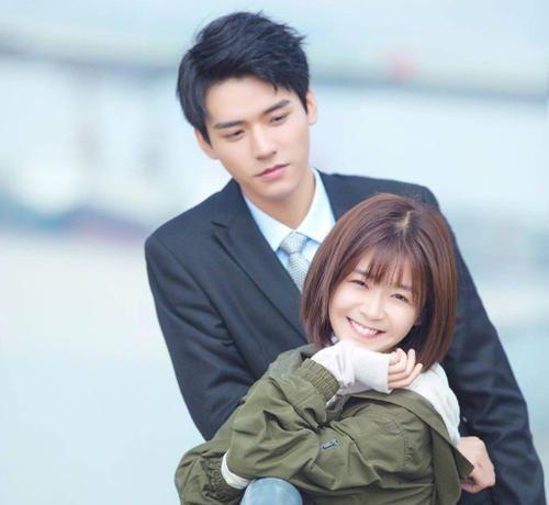 周雨彤|杨紫: 我卸妆了，周雨彤: 我也卸妆了，宋伊人: 麻烦让开