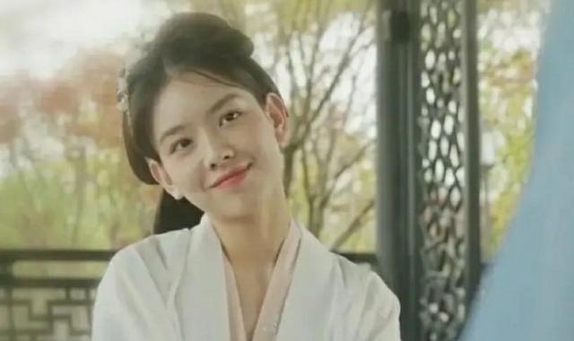 孙一宁|孙一宁无滤镜古装照曝光，青涩稚嫩招风耳显眼，难怪王思聪那么爱