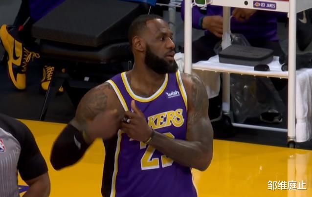 湖人队|11-0！11-0！工作人员看不下去了，将对手的分数加给湖人