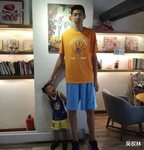 广东男篮|恭喜广东！2米20神塔正式进入一队，杜锋苦尽甘来，阿联亲自调教