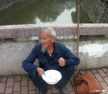 小人物的小情感 小时候你们那里有没有智力欠缺的人？他们的生活悲惨吗？