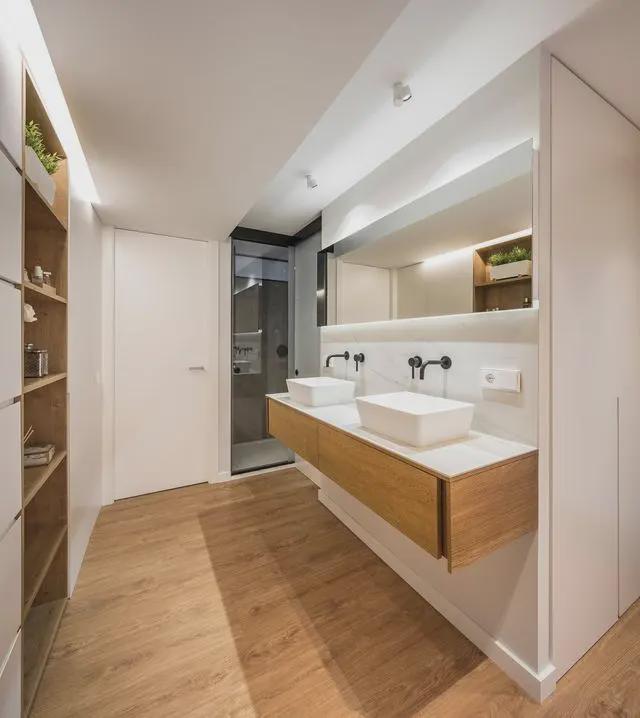 |152㎡装修有舍有得，客餐厅不打柜子，看起来空无一物，反而敞亮