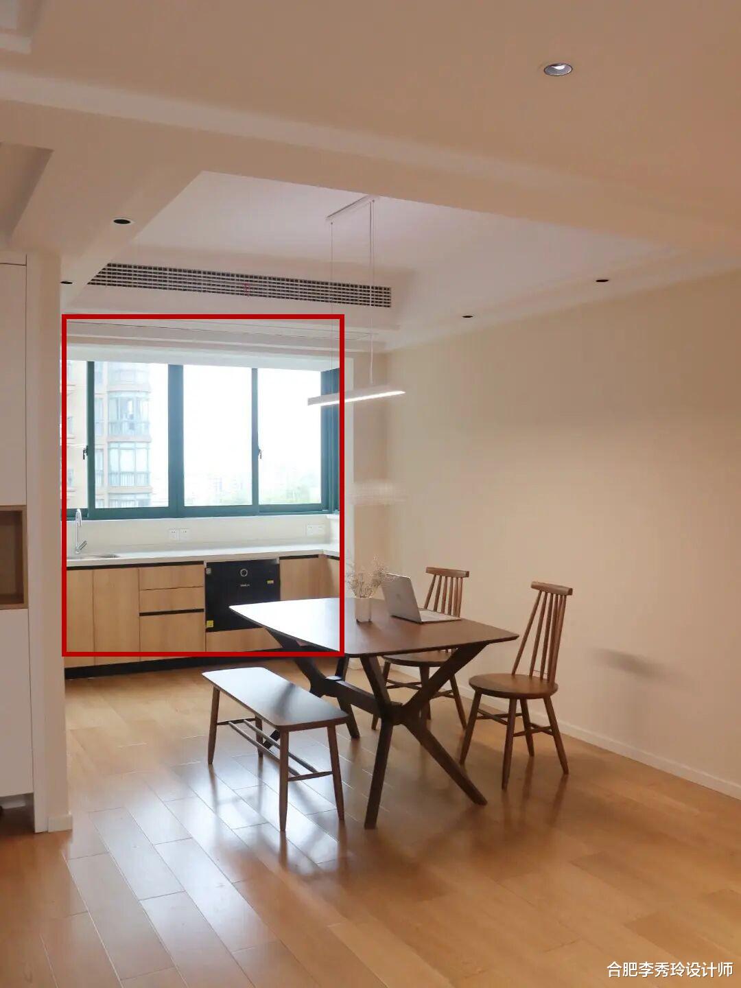 厨房连着小阳台,割舍餐厅一堵墙做西厨,空间充分利用,拒绝平庸