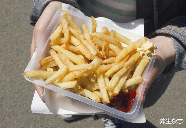 失眠|苹果也会伤害“甲状腺”？提醒：不止苹果，这“2物”也需要远离