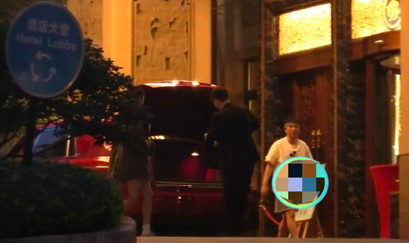王思聪|王思聪疑又换新女友，带美女同回上海酒店，女方正面照曝光显清纯