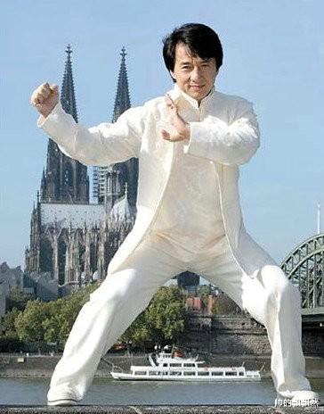 成龙|成龙因心脏病抢救无效“被”去世，葬礼待定？林凤娇：真的很难过