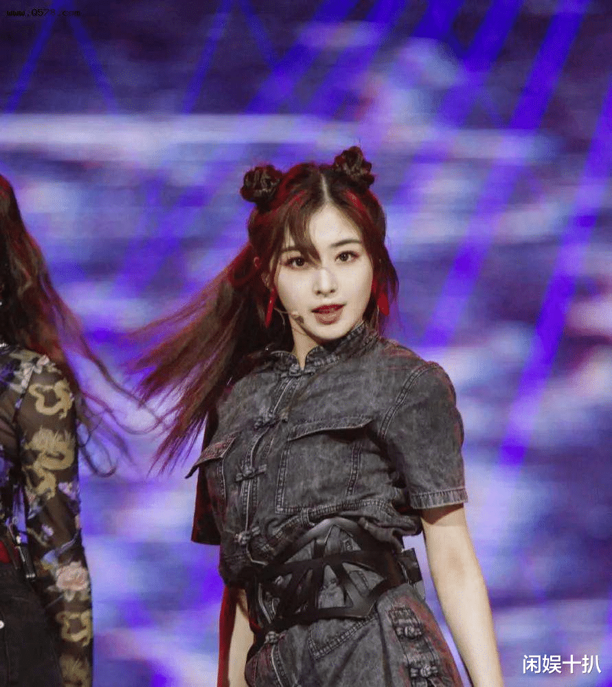 张含韵|张含韵：15岁出道即巅峰，遭受16年沉寂再度翻红，背后有太多的辛酸和眼泪