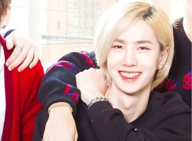 王一博|明星回国前后对比判若两人，这是同一个人？看到王一博，太惊艳了吧！