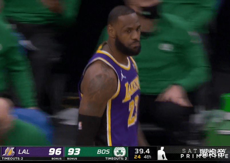 湖人队|湖人死里逃生!詹皇39秒致命失误轰然倒下,21+7+7却被2人完爆