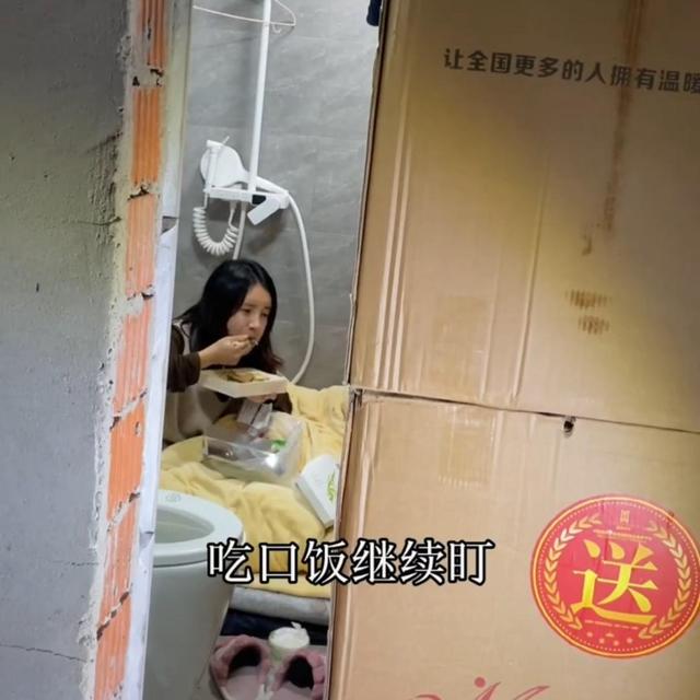 女孩第一次装修新家不放心当监工，女孩：师傅你是做什么工作的