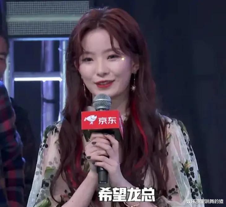 郑爽|同是靠《陈情令》走红，龙丹妮为何对肖战不理不睬，反而对她爱护有加