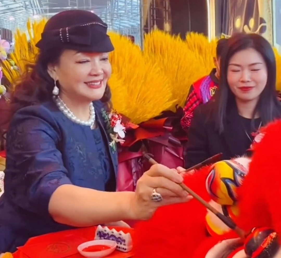 汪小菲|汪小菲母亲自曝自己得肺病，医生说装修工人的肺都比她的好