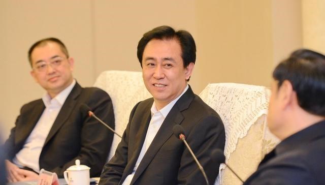 不动产登记|许家印夫妇抛12亿股权，广东63个楼盘全面复工，刘銮雄已提早脱身