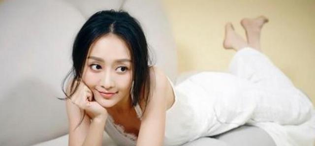 王鸥|王鸥都37岁了,为啥还有这么多男神都爱跟她玩?网友:看她照片