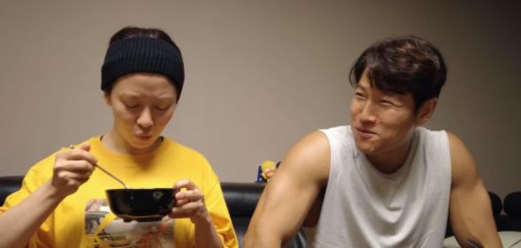 小姐姐|宋智孝性格爽朗又贪杯，曾喝到断片满口泡菜在大街狂奔