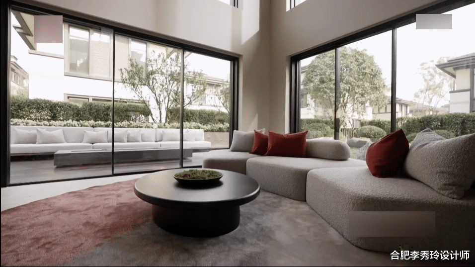 卖掉3套房,凑钱买栋600㎡别墅,又有园林鱼池,抱团养老其乐融融