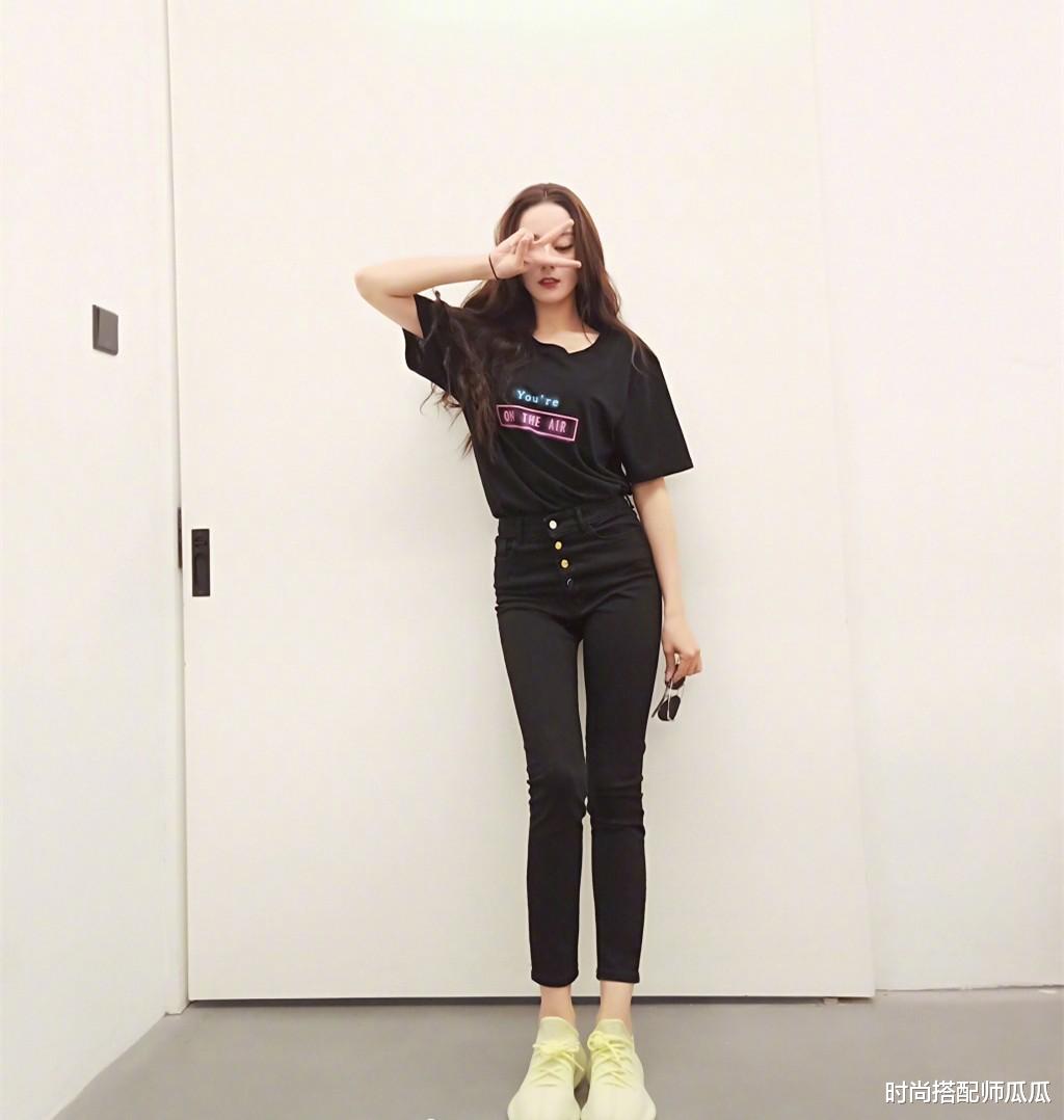 迪丽热巴|迪丽热巴终于不再做“乖乖女”，大胆穿镂空礼服亮相，好身材真抢镜