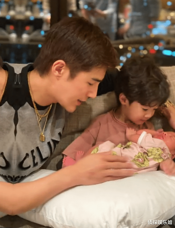 姜潮|麦迪娜晒全家福表白老公，与姜潮一背一抱秀幸福，儿女大名疑曝光