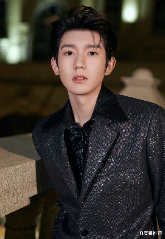 王源|王源“断骨式长高”绝了！身高接近一米八，不愧是三小只最帅代表