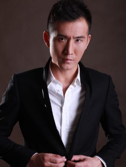 娱乐圈|他意外将弟弟带进娱乐圈,如今弟弟功成名就,而他自己却不温不火