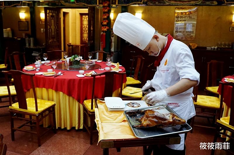 筱筱雨菲|为什么正常的活鸭价格在80元左右不等，烤鸭却只需要20元左右呢？