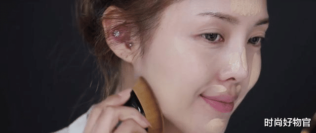 郭碧婷|化底妆“两大巨头”，哪个更好用？明星化妆师透露：美妆蛋太吃粉