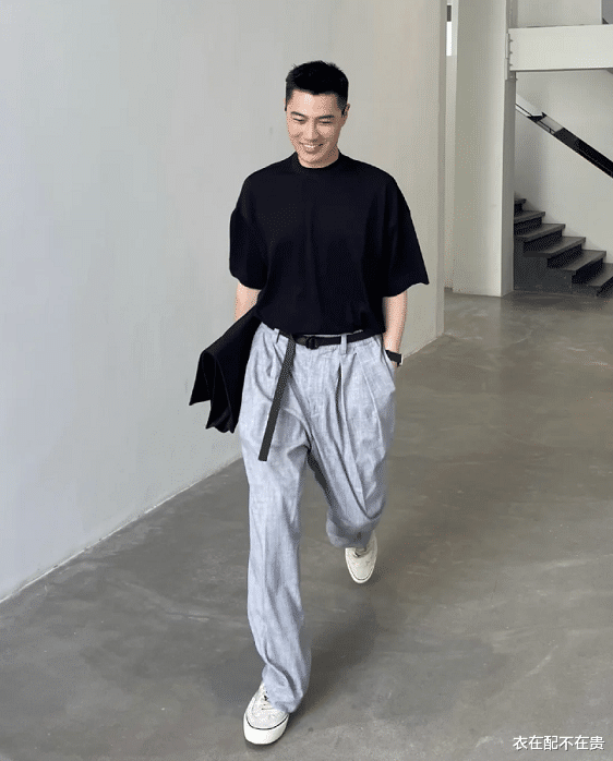 衣在配不在贵|吴亦凡审美略土味，把格纹裤穿出“睡裤”感，脸色憔悴看着不清爽