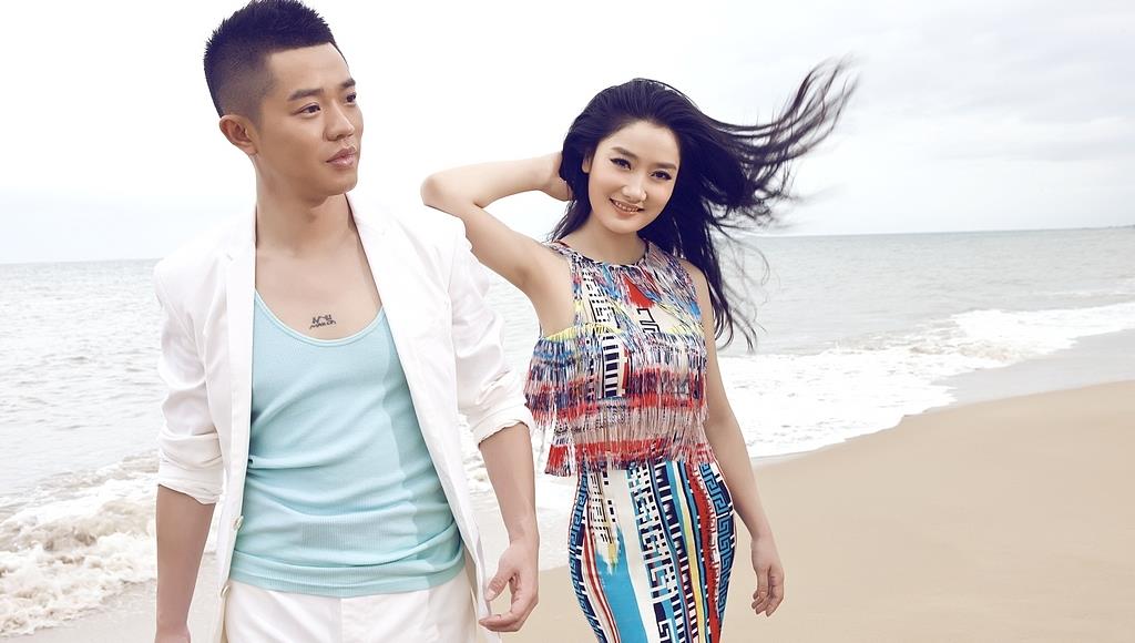 曾毅|凤凰传奇因薪酬不和？难怪22年来，一个身家过亿一个却债台高筑？