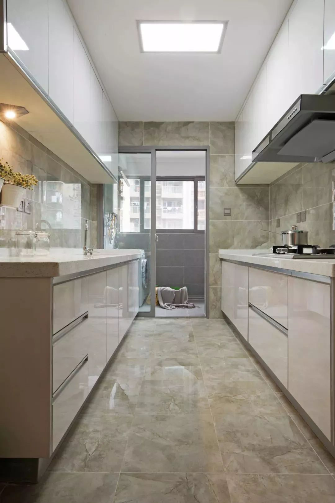 装修设计时尚圈儿|越来越多的人关心厨房的小阳台，究竟该如何利用才不浪费？