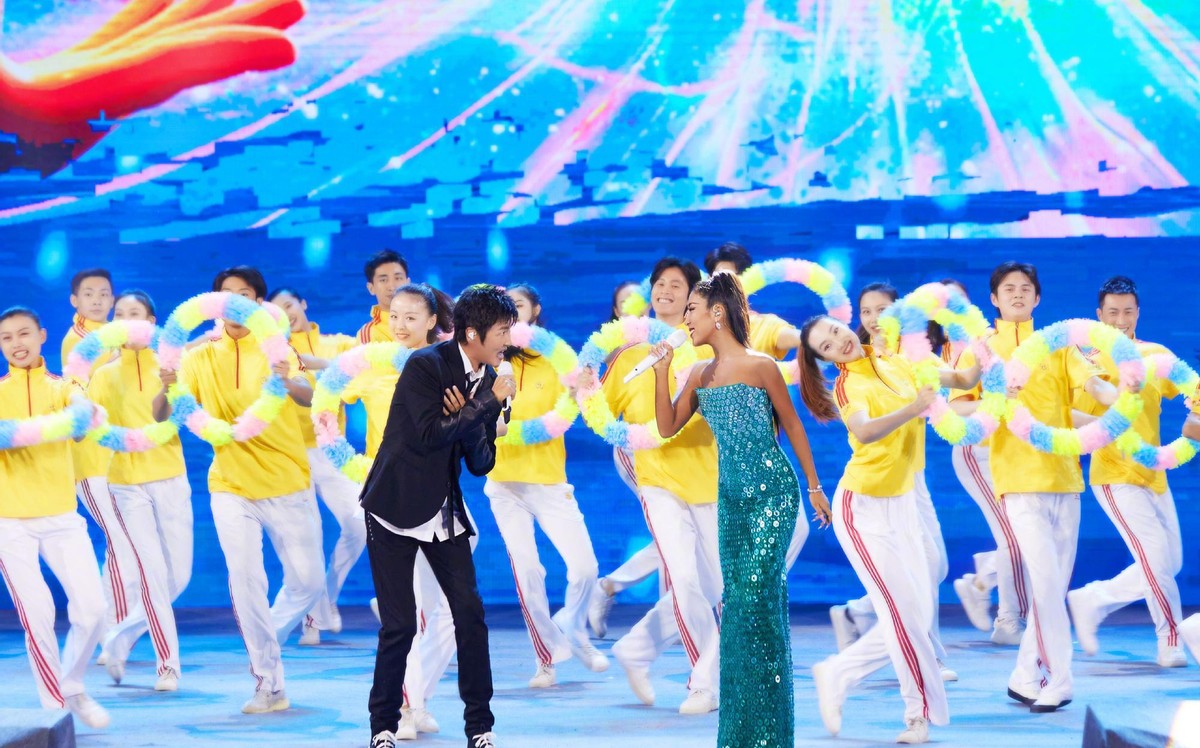 何超莲|吉克隽逸的“人鱼裙”太吸睛了，和孙楠合唱冬奥宣传曲，让人心动