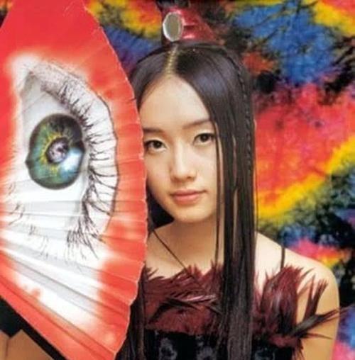 张娜拉|“吃奶骂娘”来圈钱的韩国明星，他们是偶像，还是“精神鸦片”？