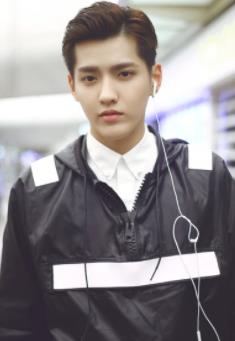 吴亦凡|吴亦凡睡集体通铺，整夜不关灯，吴亦凡看守所生活揭秘