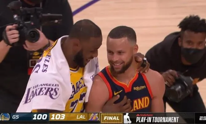 勇士队|24秒压哨绝杀！又砍三双！詹姆斯附加赛干崩勇士！以后别打他的脸