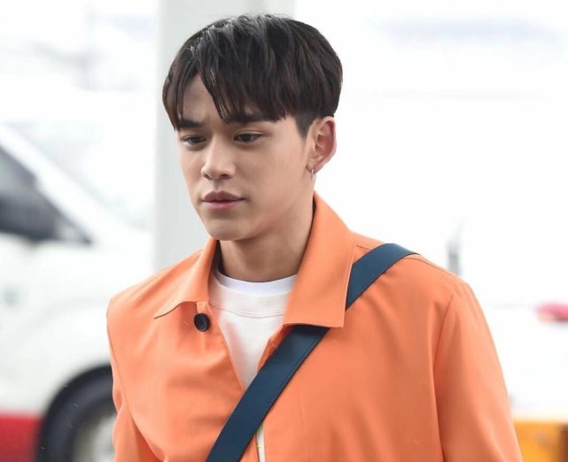 王一博|明星回国前后对比判若两人，这是同一个人？看到王一博，太惊艳了吧！