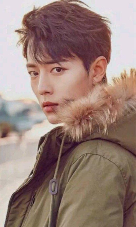 肖战|斗罗大陆开播热议不断，肖战脱粉严重，骂声一片，被黑的体无完肤