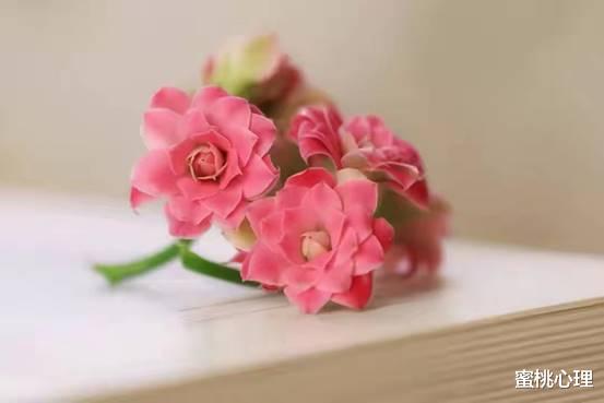蜜桃心理 在交往中,遇到对方不主动,聪明的人会样做
