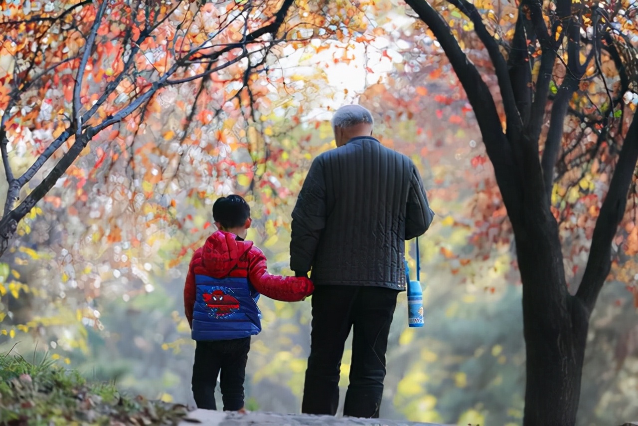 Hi家有小甜椒儿|同样是带娃,奶奶带就是免费的,外婆带就要给钱?这钱真该给