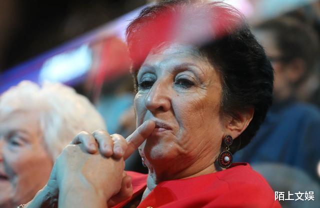 黎耀祥|68岁布丽吉特老态毕现，靠两条窈窕美腿搞定马克龙，实在是不简单