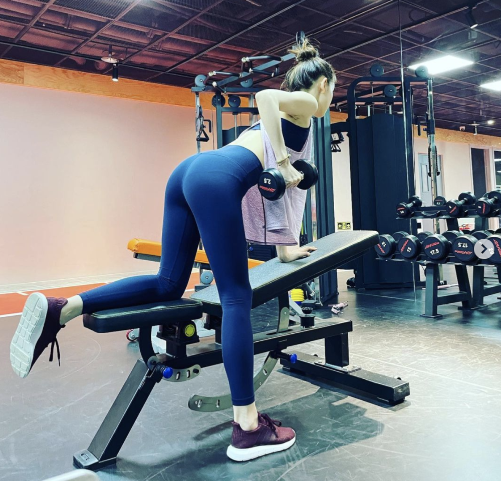 章泽天|刘强东视角下的娇妻啥样？章泽天新鲜健身照出炉：诠释富豪界的完美人妻