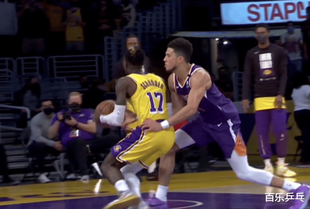 湖人隊|湖人再爆冷！詹眉55+19+9，布克2級惡犯，太陽2人遭驅逐輸球輸人