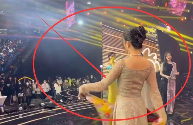 邓超|邓超给杨幂录视频不开美颜，暴露对方“真实身材”，这还是女神？