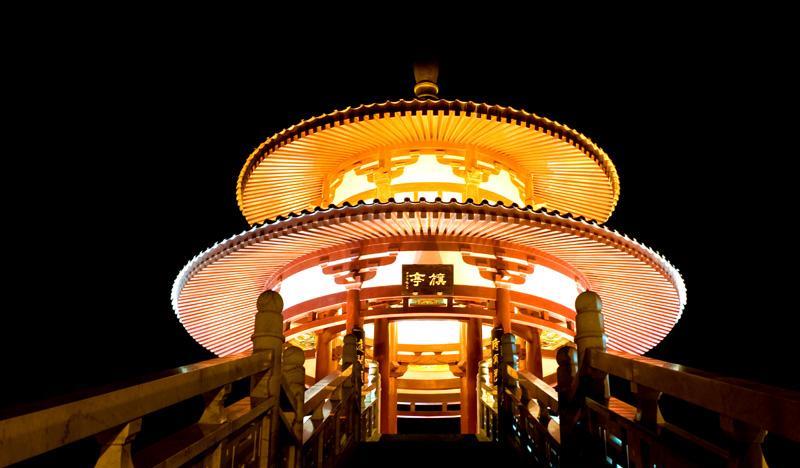  我国第一“夜景城市”，超越北上广，环境优美，值得一看