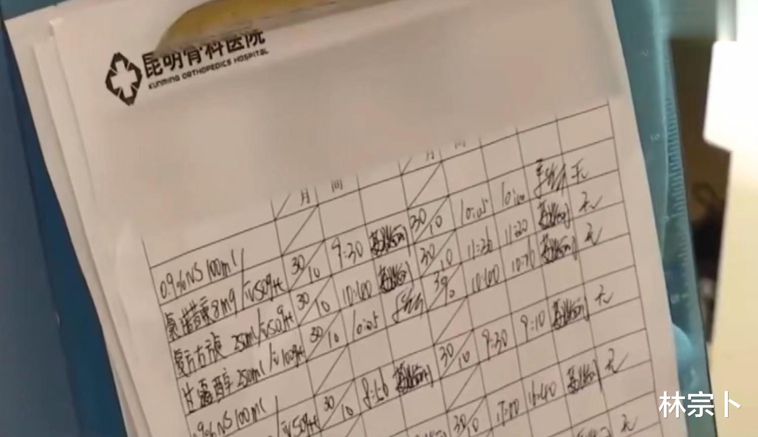好心深夜帮忙开锁,不料女子刻意撒谎,导致锁匠双手手指被砍断
